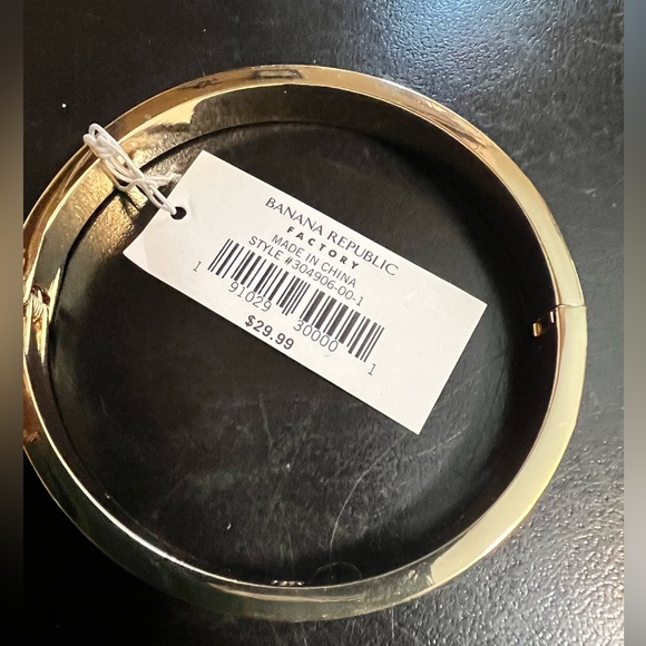 Banana Republic factory white enamel and gold tone hinged bangle bracelet. NWT - Picture 2 of 7